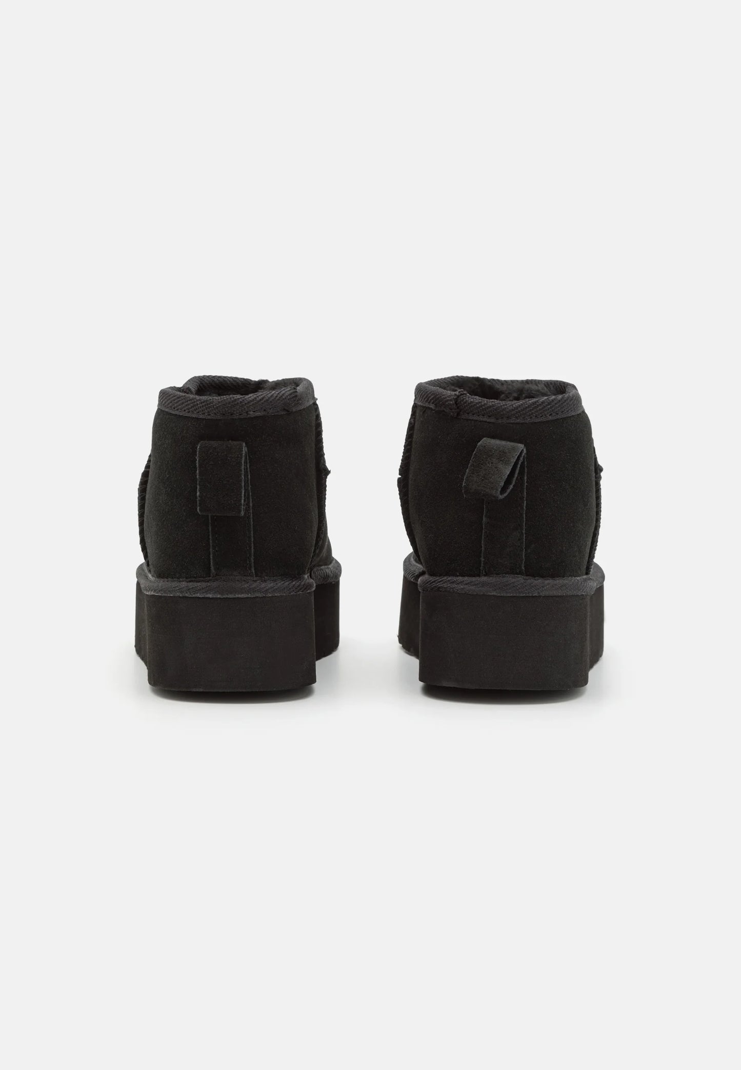 Schwarz gefütterte Stiefeletten