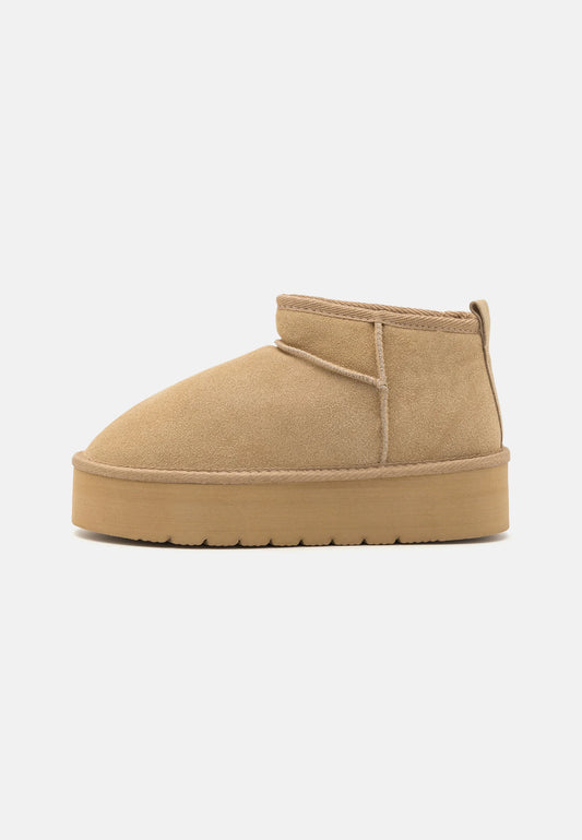 Beigefarbene, gefütterte Stiefeletten