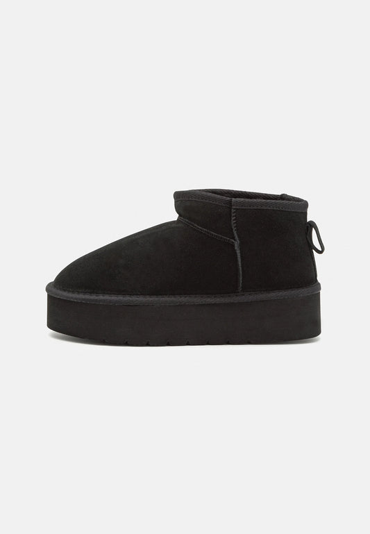 Schwarz gefütterte Stiefeletten