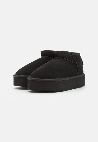 Schwarz gefütterte Stiefeletten